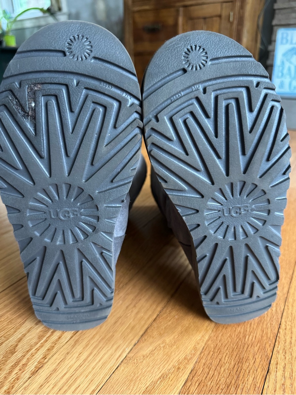UGG bow boots - Picture 4 of 5